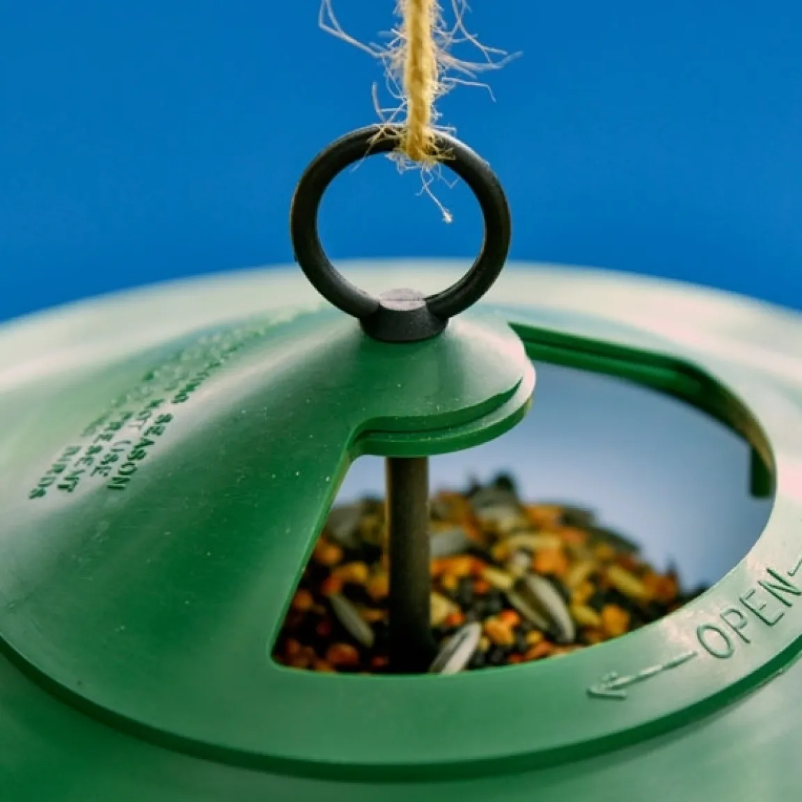 Sale Tempsl Mangeoire pour oiseaux